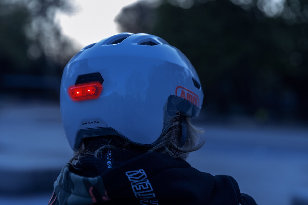 Abus Smiley 3.0 ACE LED shiny white veľkosť M (50-55cm)