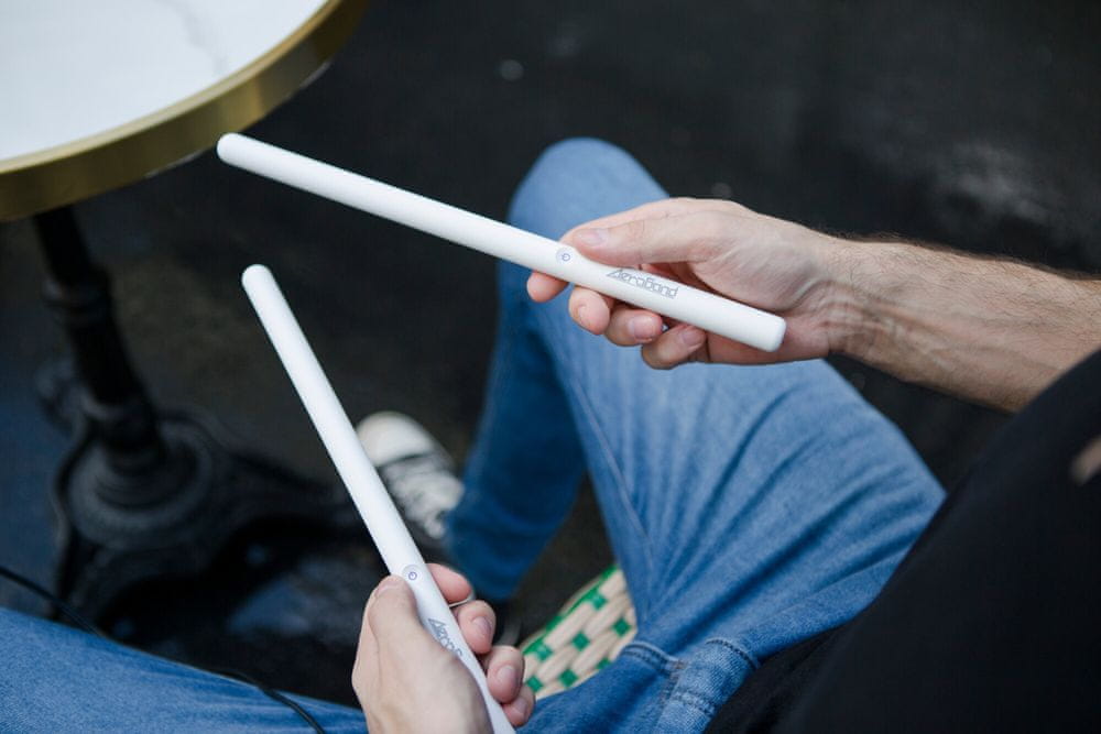 AeroBand Smart Bubnovací Paličky PocketDrum 2 KIT + senzor na nohu bílé