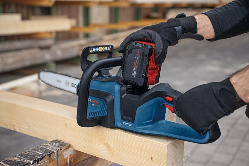 Akumulátorová reťazová píla BOSCH PRO GKE18V-30 (0.600.8D3.200)