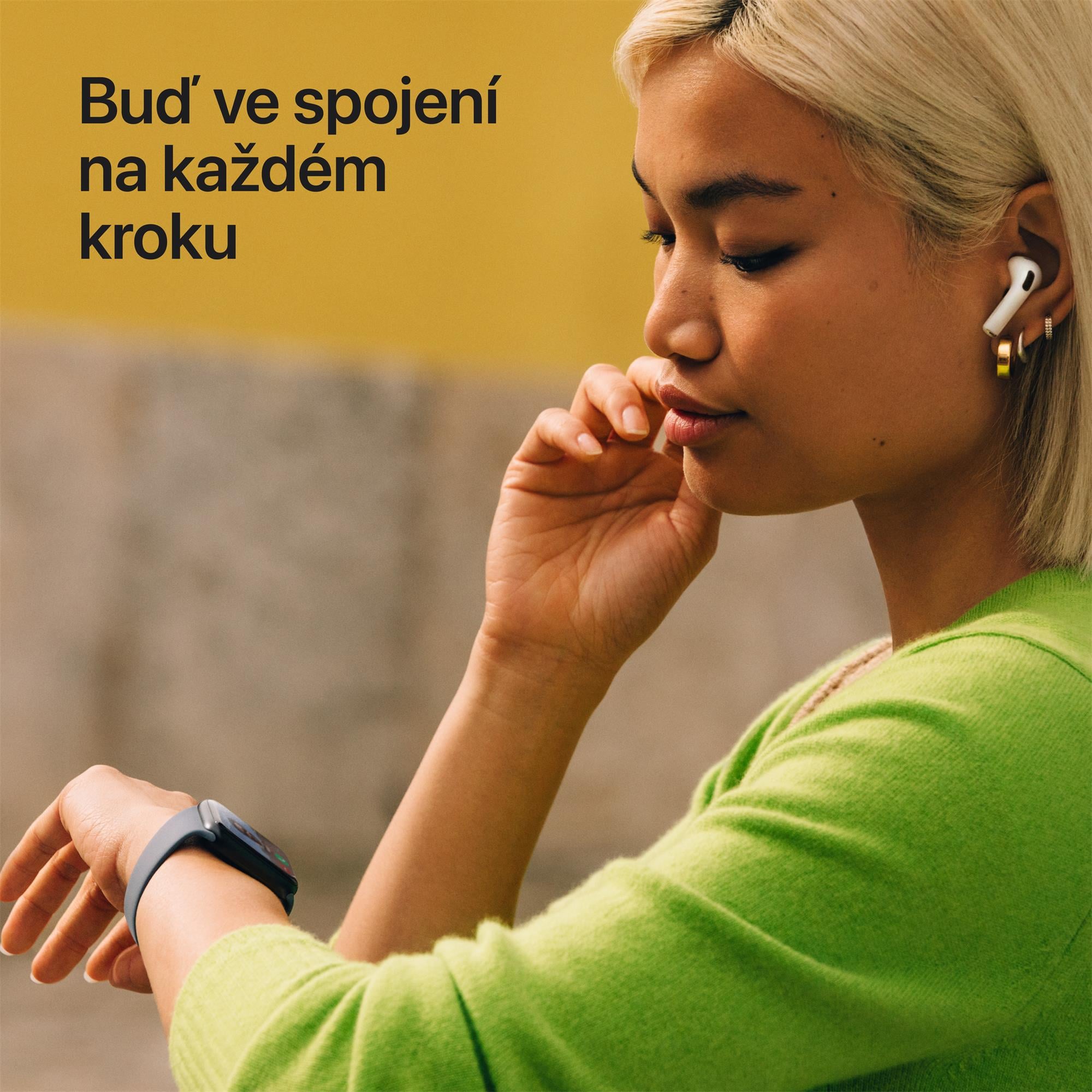 Apple Watch SE 3 GPS + Cellular 44 mm, puzdro v farbe Midnight Aluminium s modrým športovým remienkom – M/L