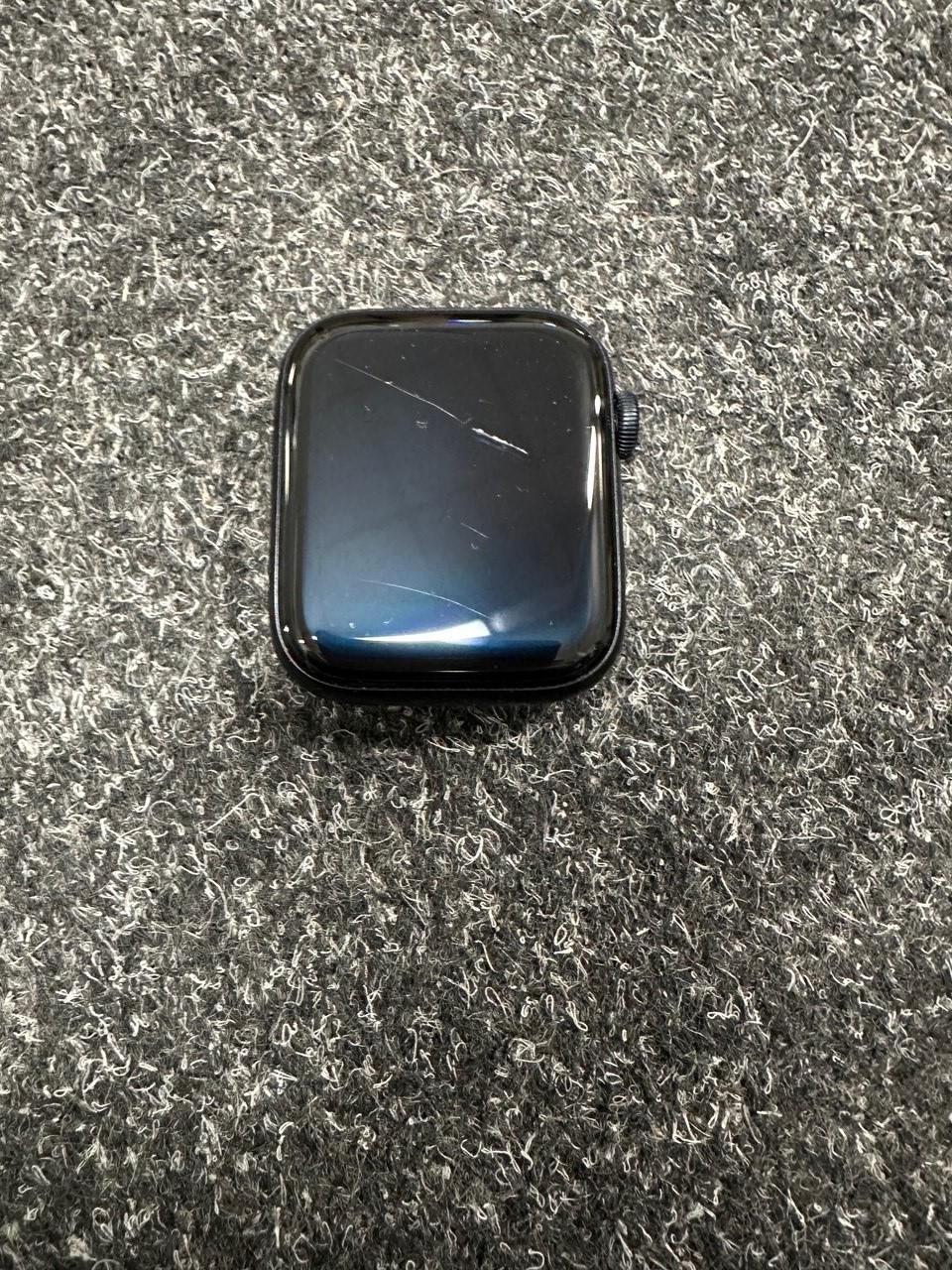 Apple Watch SE 44 mm Dark Ink Aluminium so športovým remienkom Dark Ink - S/M