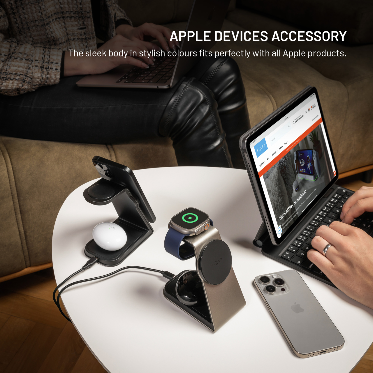 Bezdrôtový nabíjací stojan FIXED 3 v 1 s MagSafe a Qi2, čierny
