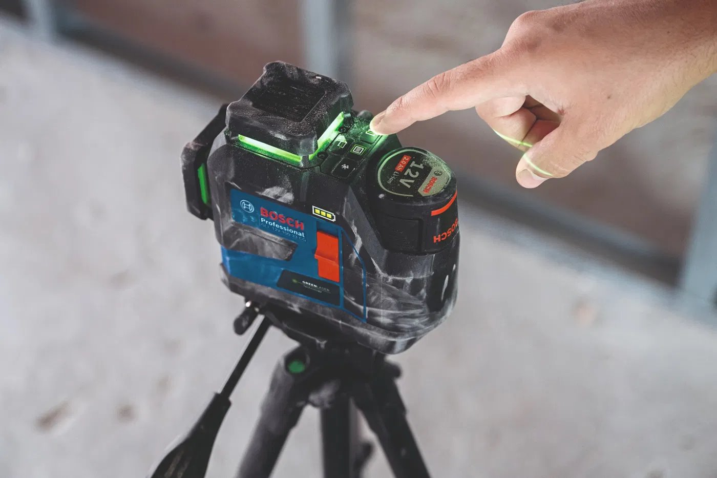 BOSCH Čárový laser GLL 12V-100-33 CG (0.601.065.400)