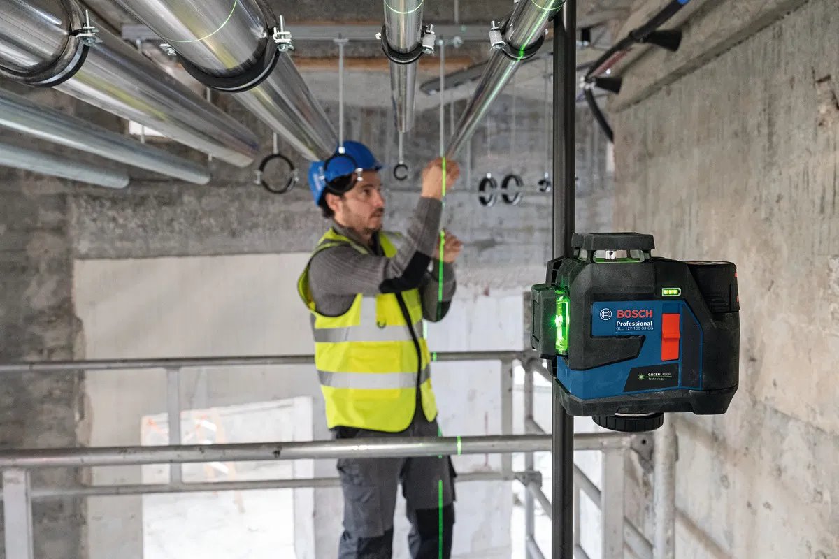 BOSCH Čárový laser GLL 12V-100-33 CG