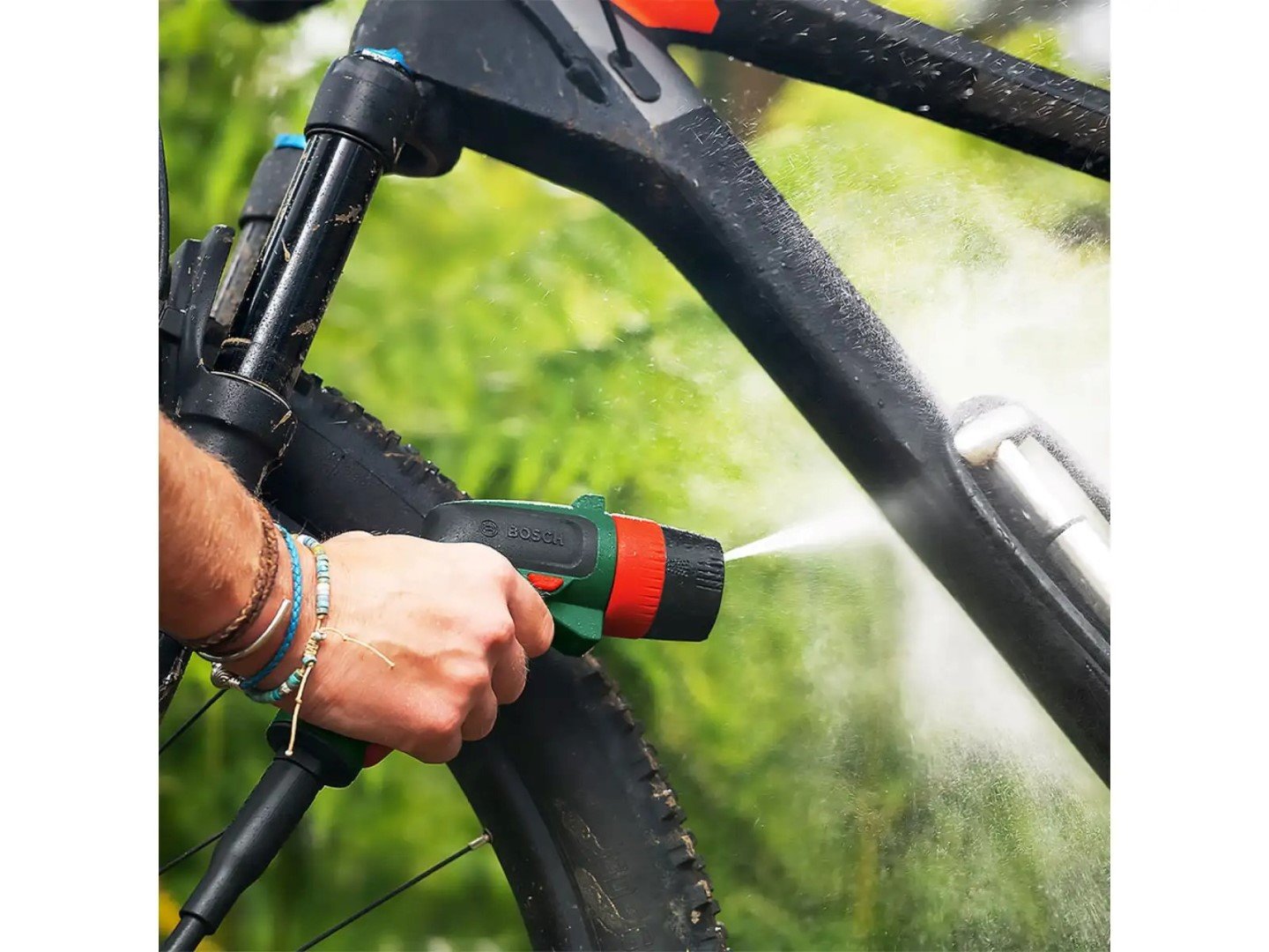 Bosch Fontus 18V-6 Bike Cleaner (s baterií a nabíječkou) (0.600.8B6.201)