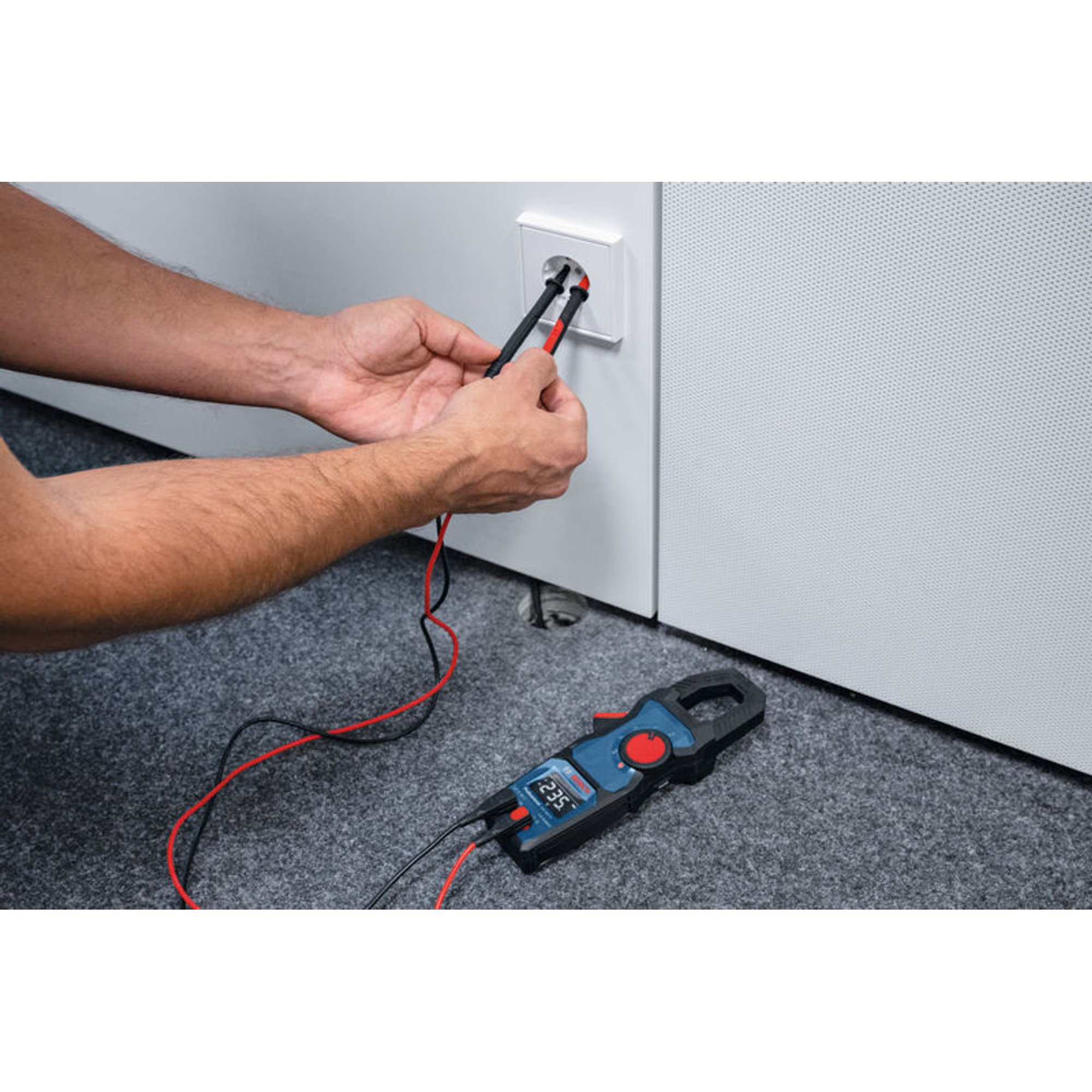 BOSCH Klešťový měřič GMC 600-15 (0.601.077.600)