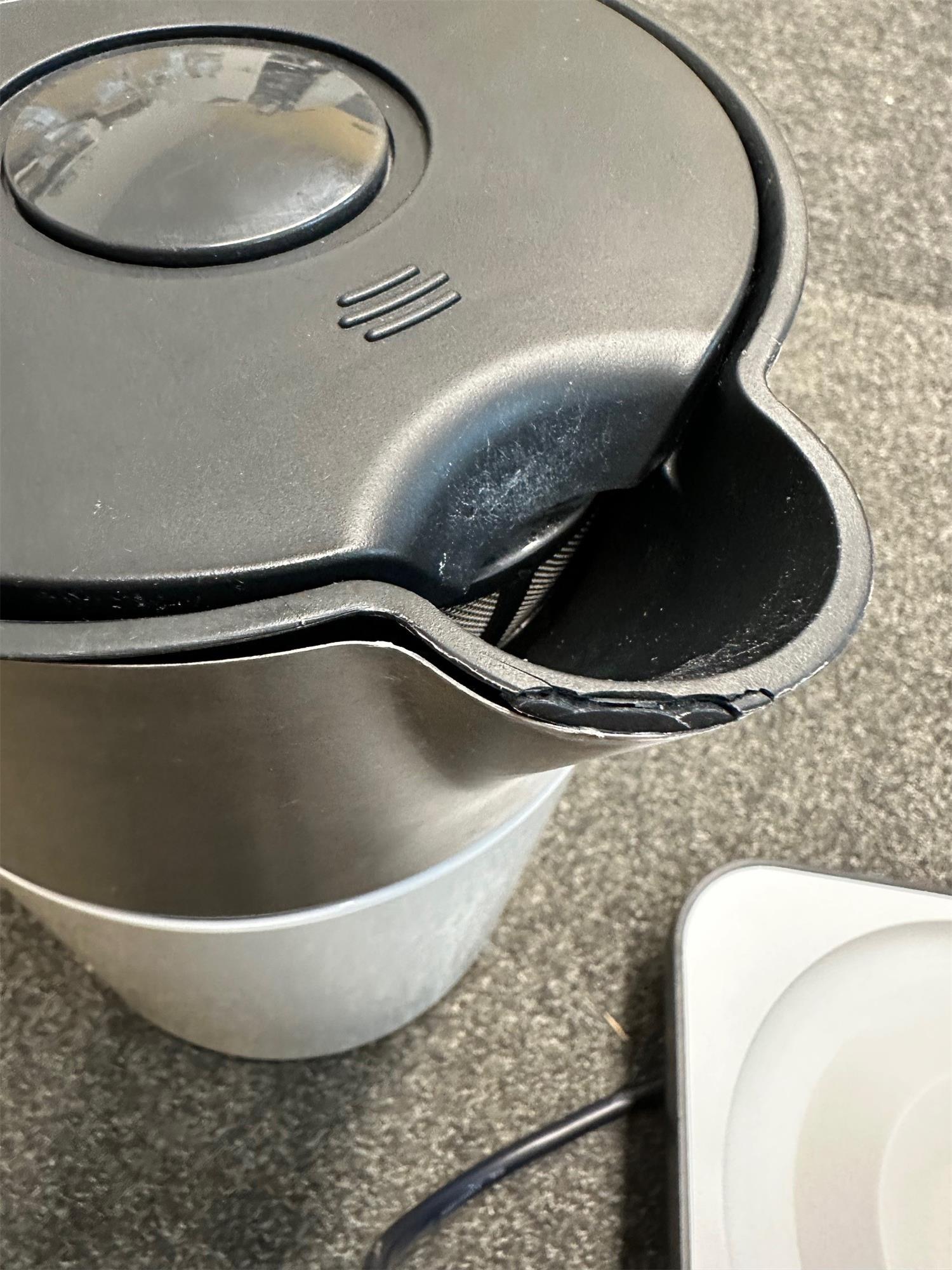 Bosch TWK8611P Rychlovarná konvice