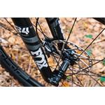 Celoodpružené kolo MMR KENTA 10 - Light Grey N Black - vel.S / 2024