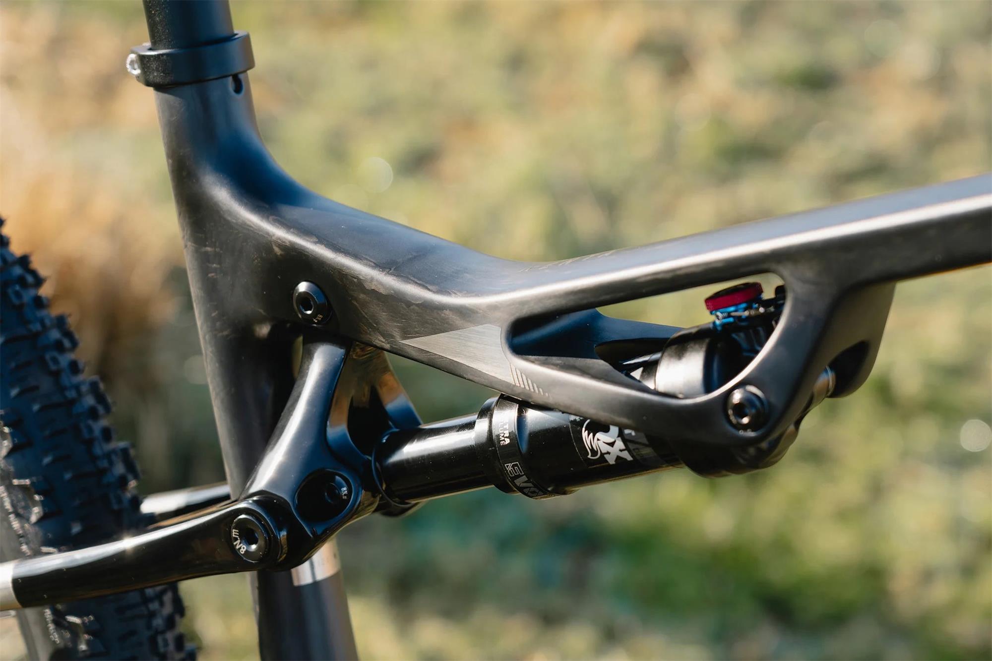 Celoodpružený bicykel MMR KENTA 10 - Carbon N Chrome - veľkosť M / 2024