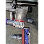 Dyson V8