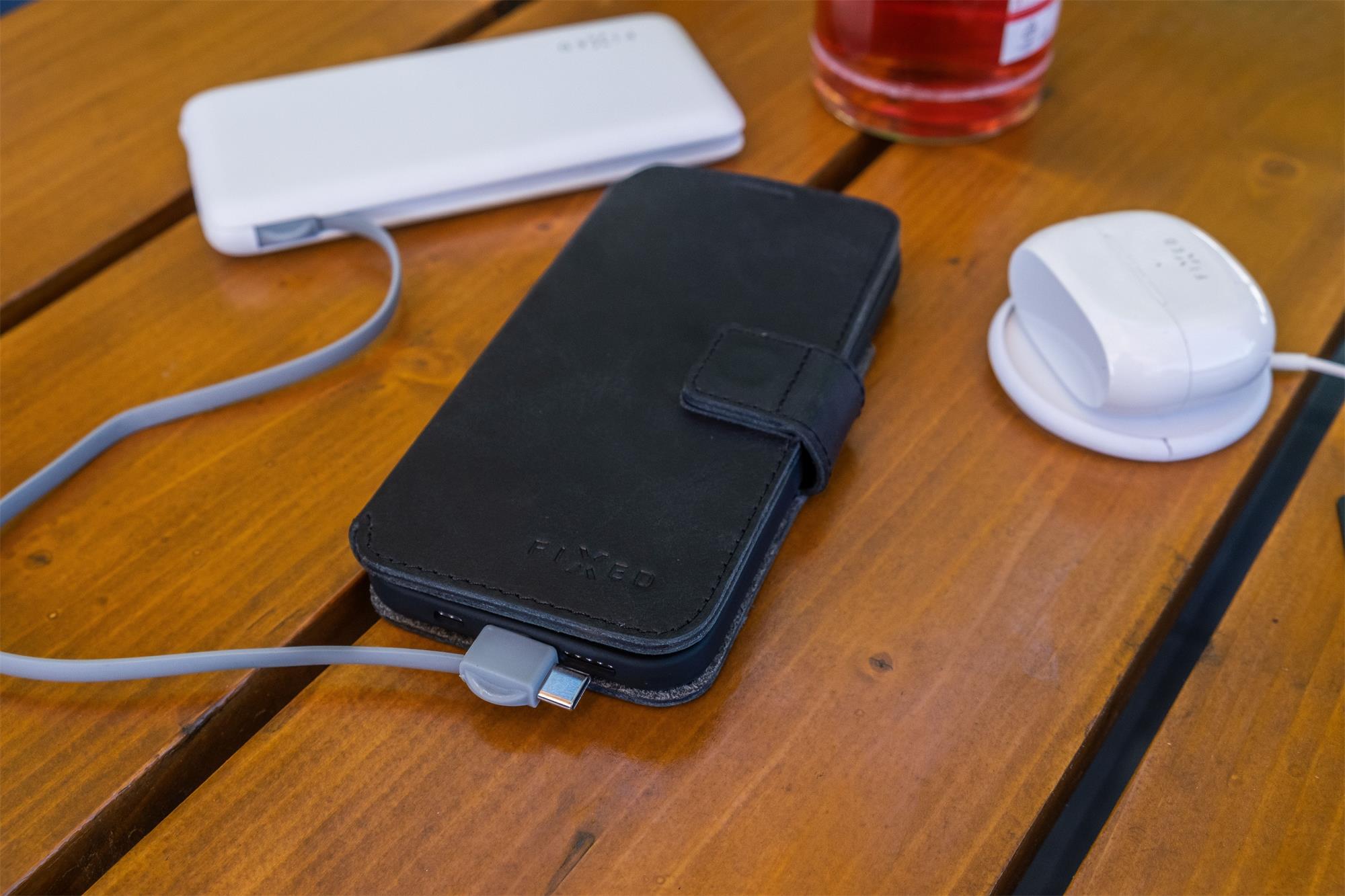 FIXED ProFit kožené puzdro typu kniha pre Apple iPhone 14 Plus, čierne