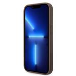 Guess PU 4G Kovový zadný kryt s logom pre iPhone 15 Pro Brown