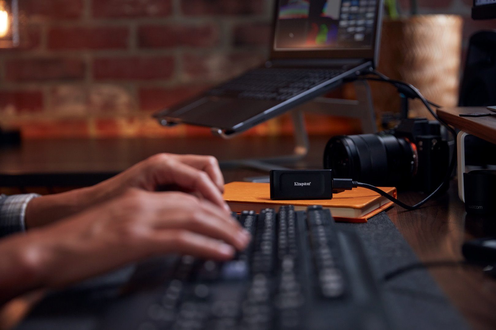 Kingston SSD XS1000 2TB černý