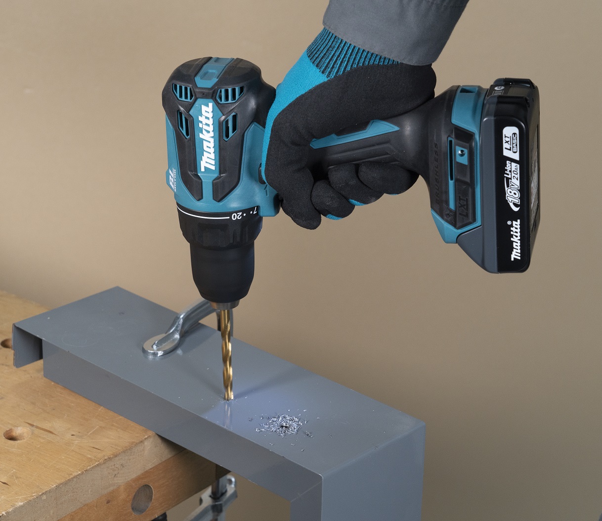 MAKITA Aku bezuhlíkový šroubovák Li-ion LXTB 18V/2,0 Ah
