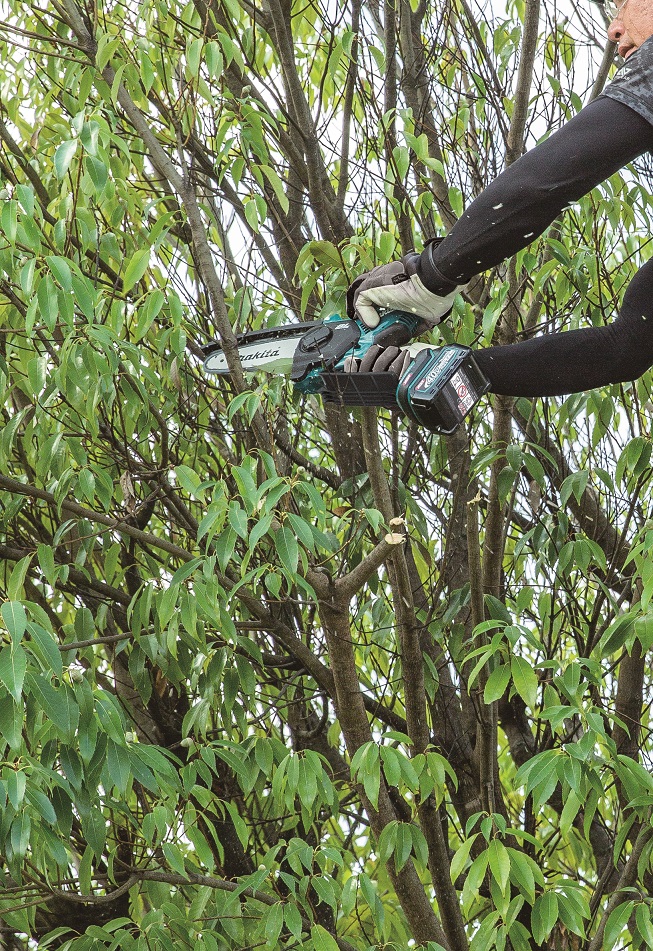MAKITA Aku prořezávací pila 150 mm Li-ion XGT 40V,bez aku