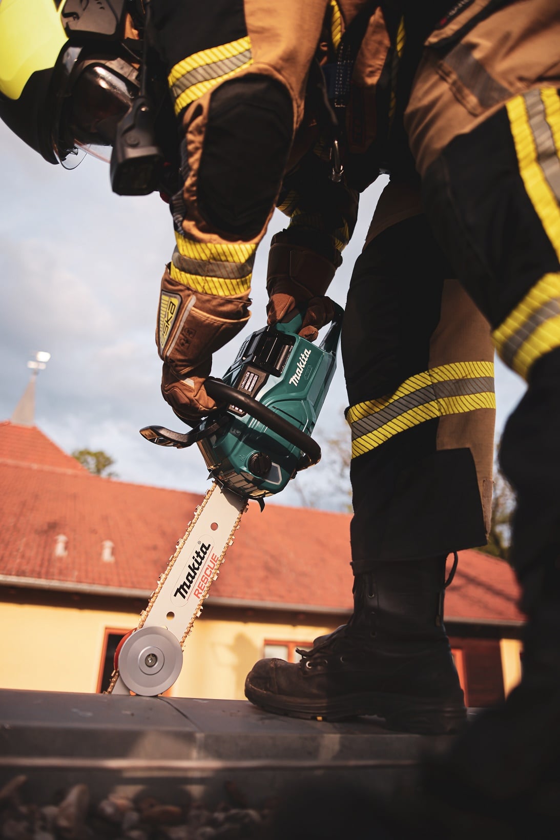 MAKITA Aku záchranářská řetězová pila Li-ion XGT 40V, bez aku Z
