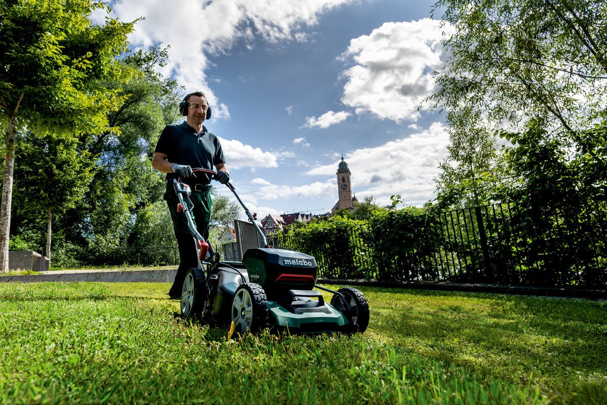 Metabo RM 36-18 LTX BL 46 (2x5,2Ah, ASC 145 Duo) Aku sekačka na trávu