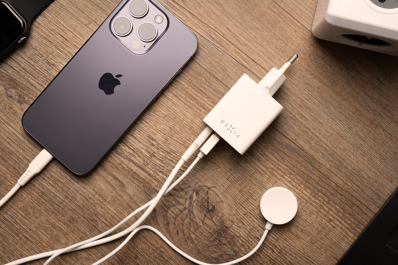 Mini sieťová nabíjačka FIXED s výstupom USB-C a USB, podpora PD, 45 W, biela