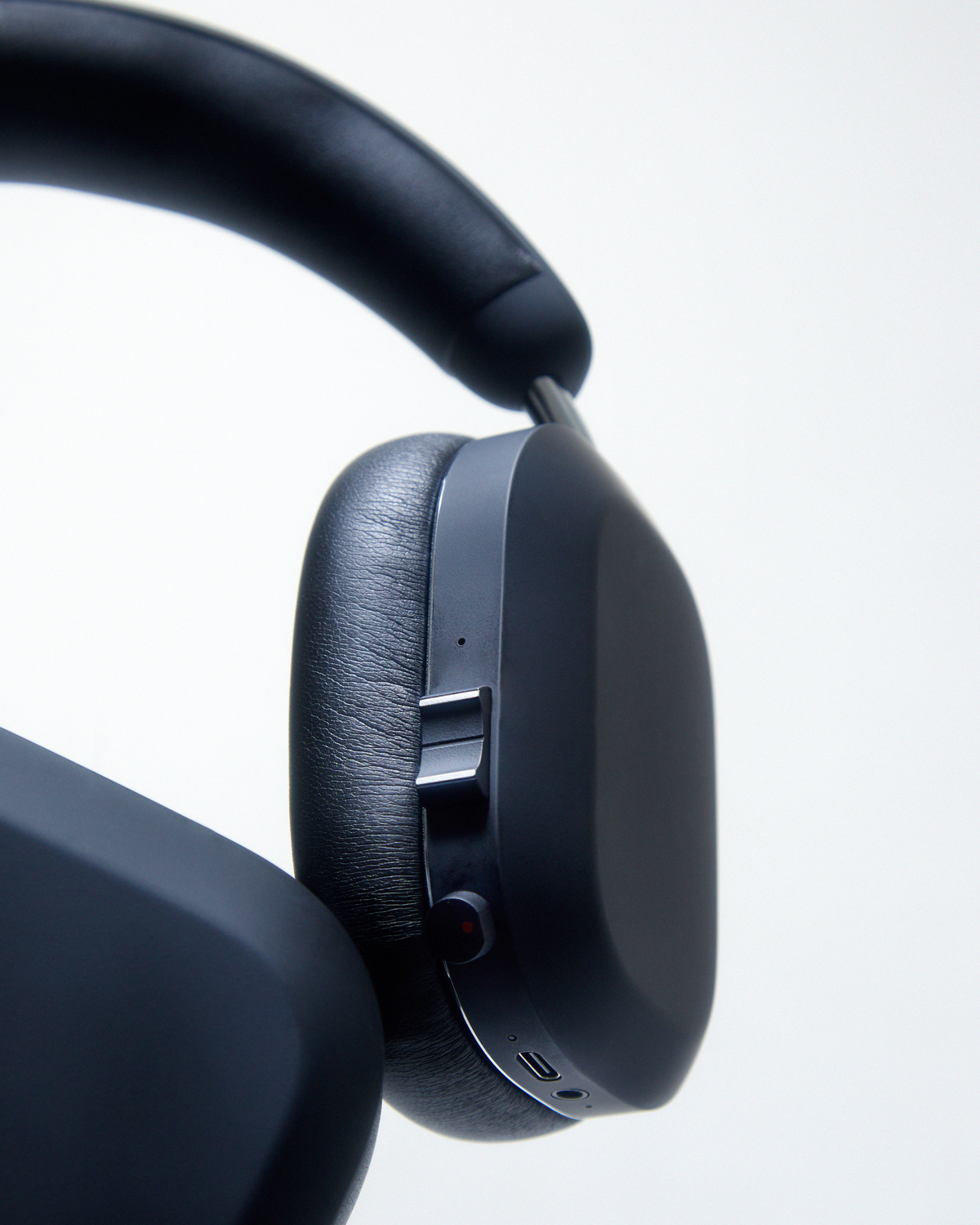 MONDO Over-Ear Headphones (Black)