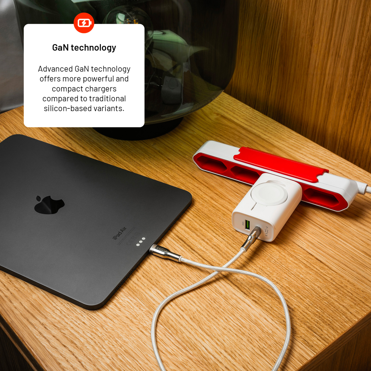 Napájacia zásuvka FIXED s USB-A a USB-C, Apple Watch, 33 W, biela