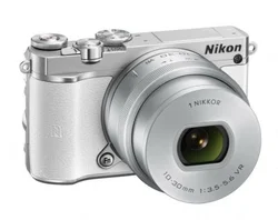 Nikon 1 J5 + 10-30mm - bílá (VVA242K001)