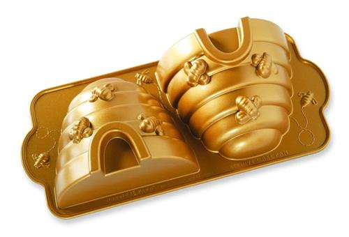 Nordic Ware Forma na bábovku Včelí úl 10 cup 3D zlatá