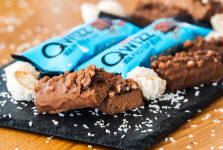 Nutrend QWIZZ protein bar 60 g, čokoláda+kokos