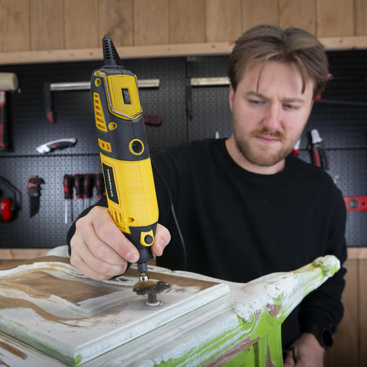 POWERPLUS POWX1326 Přímá bruska 160 W + 226 ks příslušenství