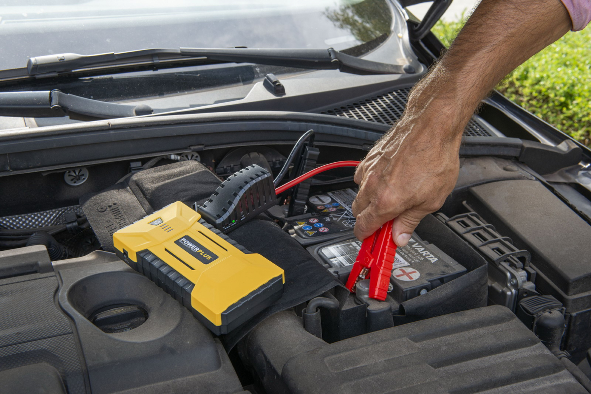 Powerplus POWX4255 - JUMP STARTER 3-IN-1 700A/12000MAH/12V