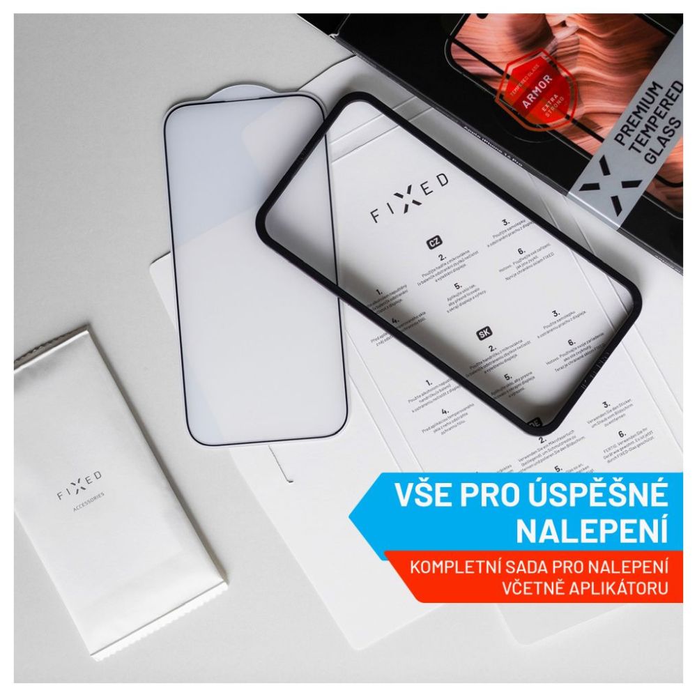 Prémiové ochranné tvrdené sklo FIXED Armor s aplikátorom pre Apple iPhone 15 Plus, čierne