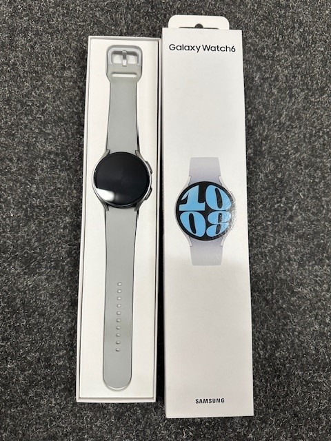 Samsung Galaxy Watch6 44mm strieborné