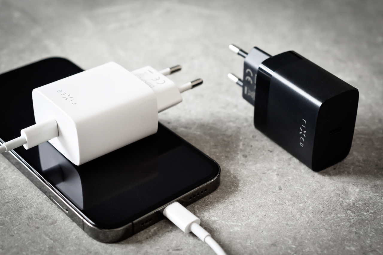Sieťová nabíjačka FIXED s výstupom USB-C a podporou PD, 30 W, biela