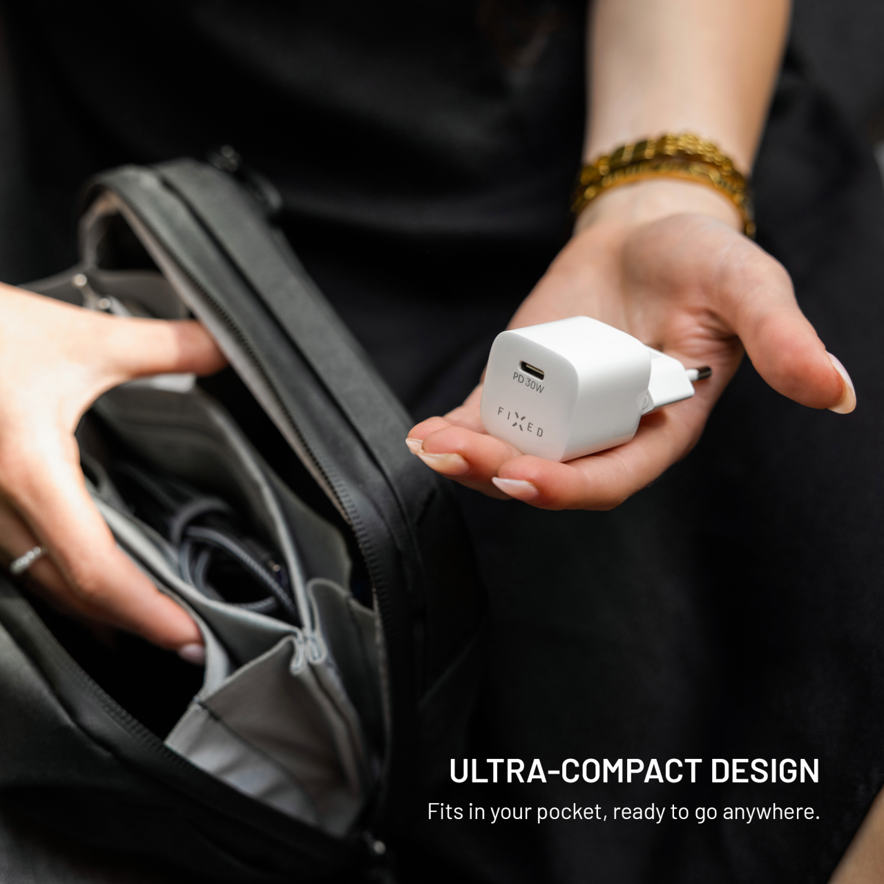 Síťová GaN nabíječka FIXED Mini s USB-C výstupem a podporou PD, 30W, bílá