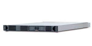 SMART-UPS 750VA, RM 1U, USB a sériový, čierny