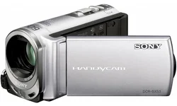 SONY kamera DCRSX53ES stříbrná, interní paměť 16 GB, memory Stick nebo SD/SDHC, 2,7" dotykový LCD, 60x optický,
