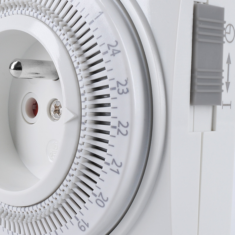 Spínací hodiny Solight DT06 rozpětí 24hod., min. časový úsek 15min