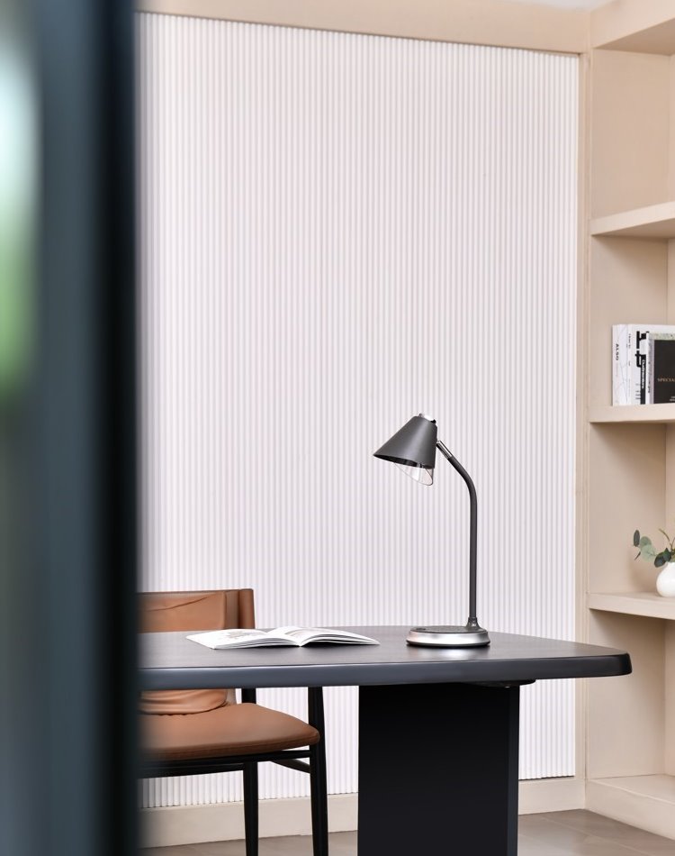 Stolná LED lampa IMMAX FINCH sivá + strieborné prvky