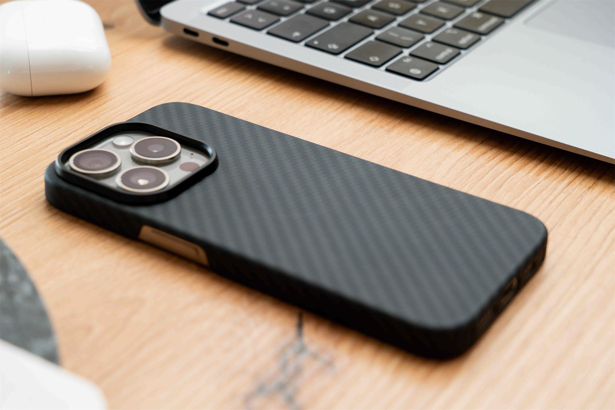 Swissten MagCarbon Pro pre iPhone 14 Pro, čierne