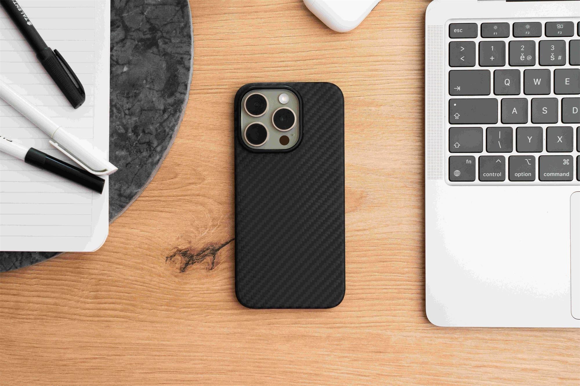 Swissten MagCarbon Pro pre iPhone 15 Pro Max, čierne
