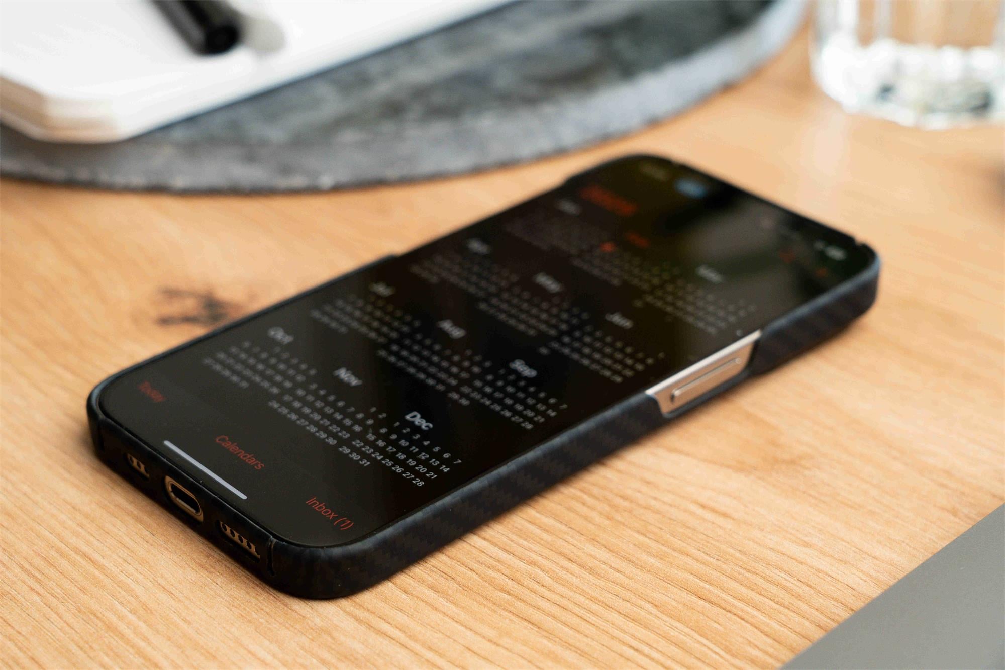 Swissten MagCarbon Pro pre iPhone 16 Plus, čierne