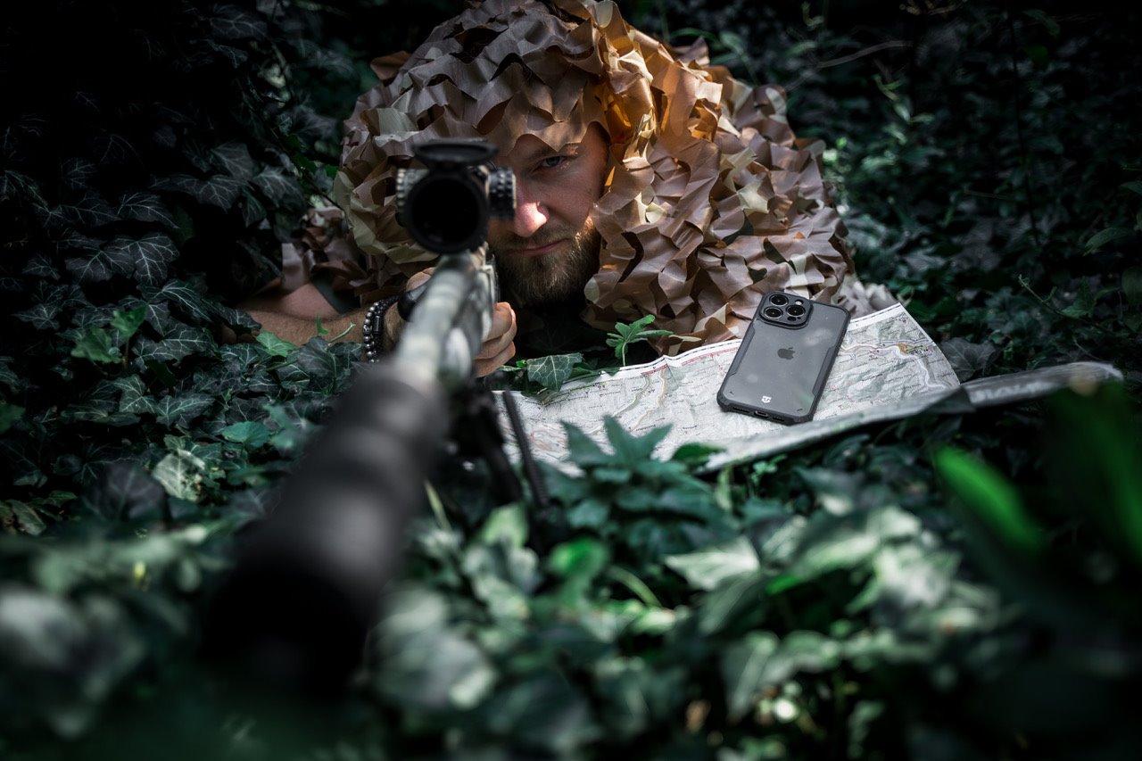 Taktický kryt Quantum Stealth pre Apple iPhone 15 Priehľadný/čierny